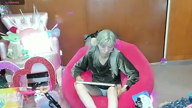 Skinygirl online show from May 16, 1:13 am