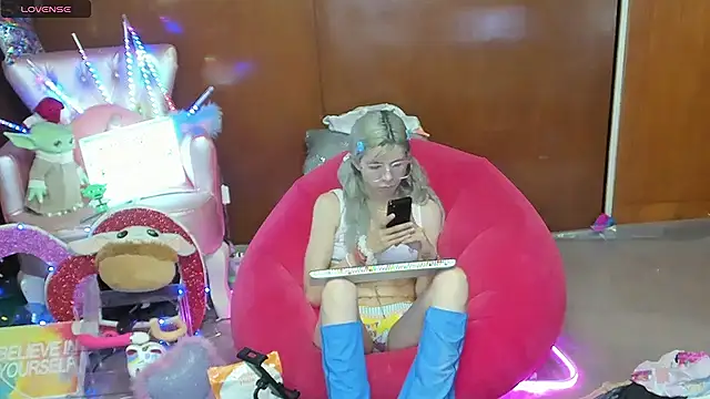 Skinygirl online show from May 20, 12:06 am