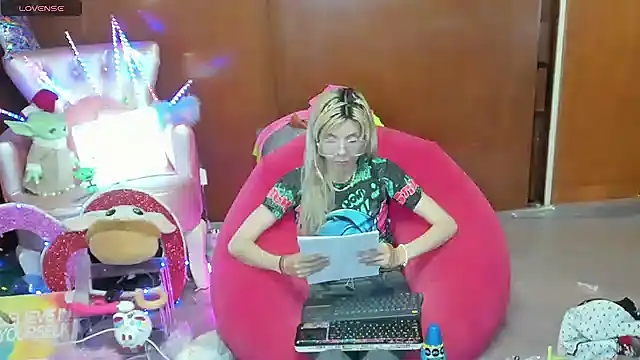 Skinygirl online show from July 1, 12:34 am