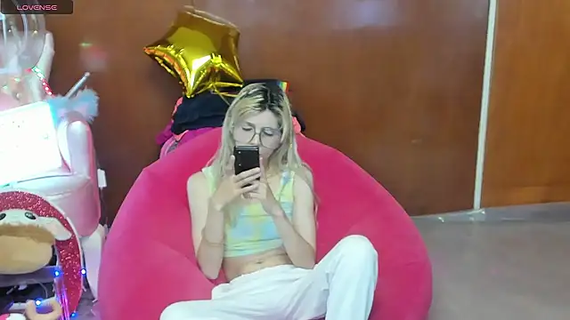 Skinygirl online show from July 21, 11:18 pm