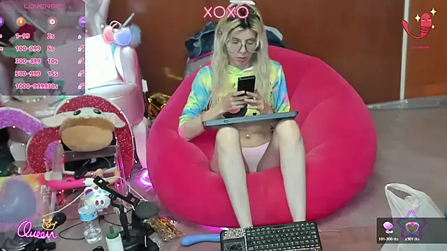 Skinygirl online show from July 28, 11:26 pm