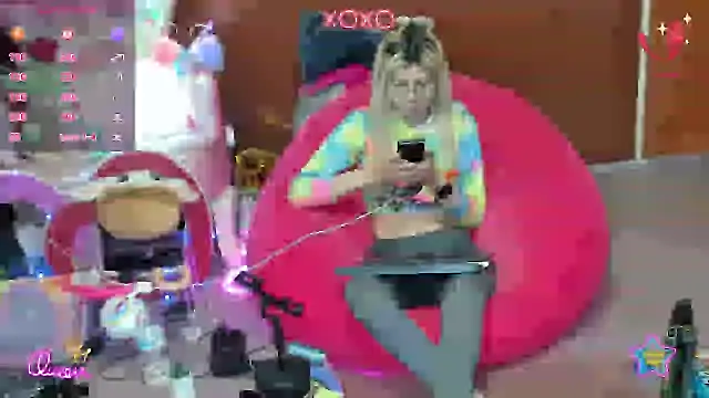 Skinygirl online show from July 30, 1:15 am