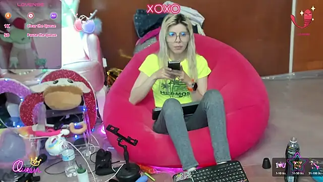 Skinygirl online show from July 31, 1:05 am