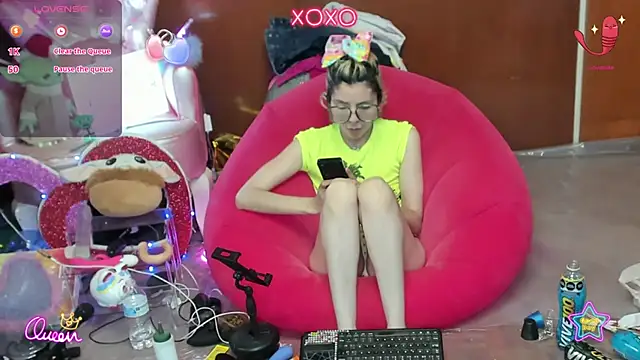 Skinygirl online show from August 1, 1:49 am