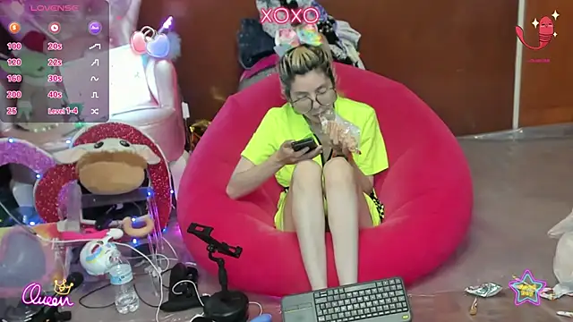Skinygirl online show from August 2, 1:15 am
