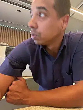 Snapshot of Juninho10c chatting on December 15, 8:35 pm Juninho10c online show from December 15, 8:35 pm