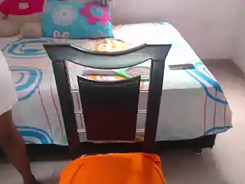 Snapshot of agatfox chatting on December 13, 3:43 pm agatfox online show from December 13, 3:43 pm