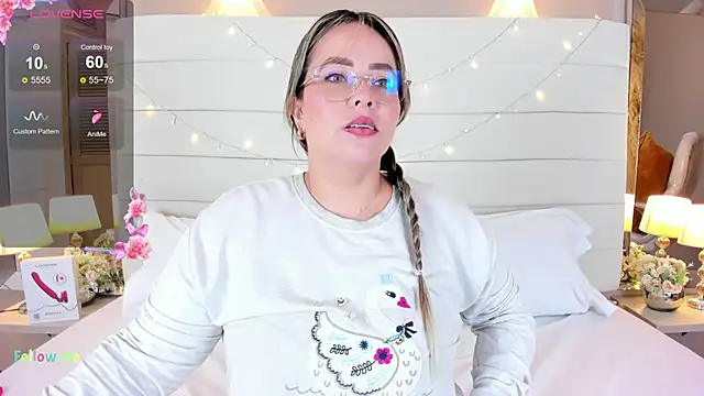 Charlotte93  online show from November 18, 11:47 am