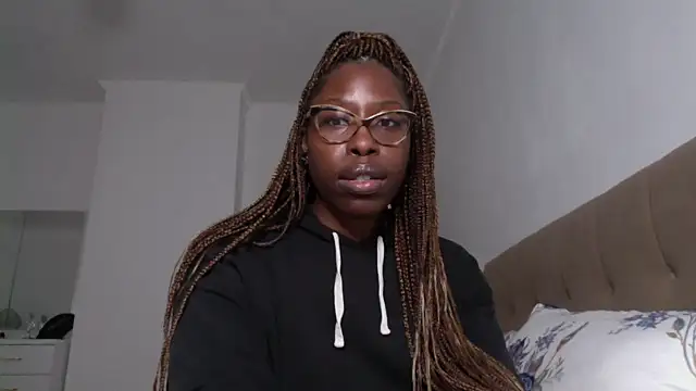 Snapshot of MadamIndigo chatting on December 21, 5:29 pm MadamIndigo online show from December 21, 5:29 pm