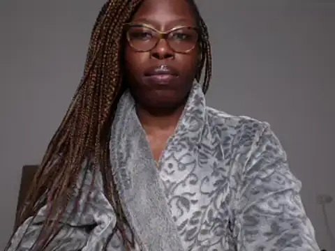 Snapshot of MadamIndigo chatting on January 5, 3:11 am MadamIndigo online show from January 5, 3:11 am