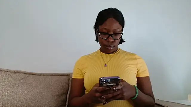 Snapshot of MadamIndigo chatting on November 24, 9:31 am MadamIndigo online show from November 24, 9:31 am