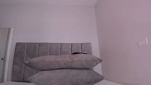 Snapshot of taylor_suxx chatting on January 15, 2:54 pm taylor suxx online show from January 15, 2:54 pm