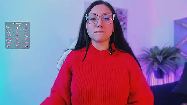 Snapshot of lucy_neil chatting on December 16, 2:38 am lucy neil online show from December 16, 2:38 am