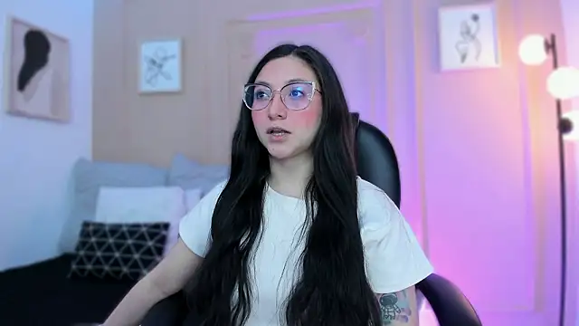 lucy neil online show from February 26, 2:32 am