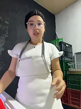 Snapshot of Lucyklein2022 chatting on October 19, 4:51 pm Lucyklein2022 online show from October 19, 4:51 pm