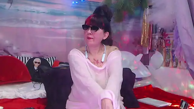 Snapshot of NightOrhideya chatting on November 16, 3:23 am NightOrhideya online show from November 16, 3:23 am