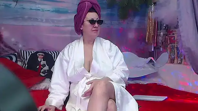 Snapshot of NightOrhideya chatting on November 19, 1:55 pm NightOrhideya online show from November 19, 1:55 pm