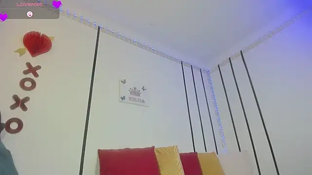 yelenaowens online show from October 31, 1:17 am