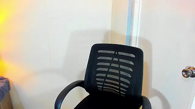 Snapshot of FuckDollNicky chatting on December 18, 2:45 pm FuckDollNicky online show from December 18, 2:45 pm