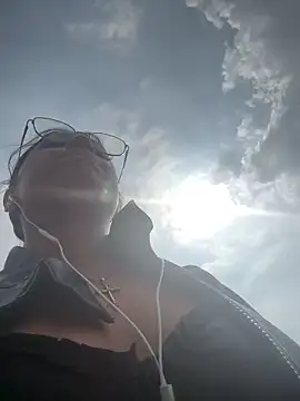 vaness weet online show from February 5, 7:53 pm