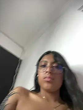 vaness weet online show from February 8, 7:49 pm