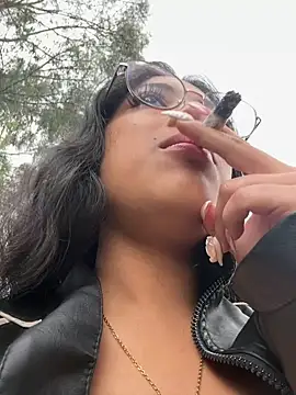 vaness weet online show from February 11, 1:30 pm