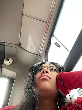 vaness weet online show from February 13, 7:10 pm