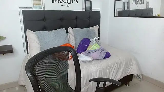 vaness weet online show from September 29, 7:30 pm