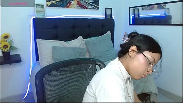 vaness weet online show from November 25, 7:36 pm