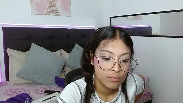 Snapshot of vaness_weet chatting on May 21, 8:49 pm vaness weet online show from May 21, 8:49 pm