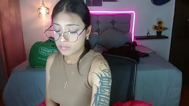 Snapshot of vaness_weet chatting on May 24, 8:47 pm vaness weet online show from May 24, 8:47 pm