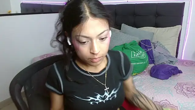 Snapshot of vaness_weet chatting on May 30, 10:18 pm vaness weet online show from May 30, 10:18 pm
