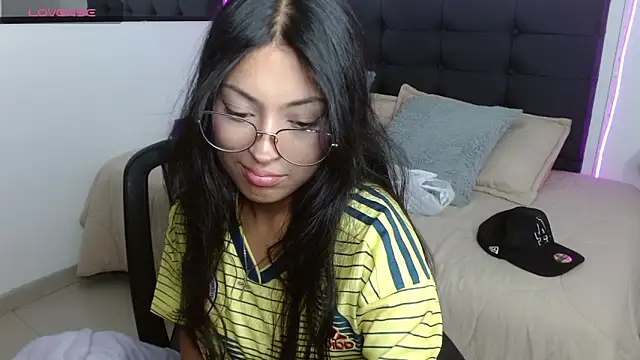 vaness weet online show from June 27, 9:09 pm