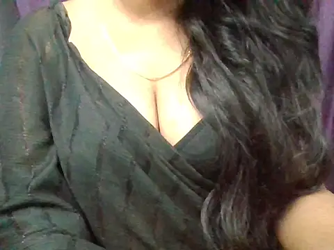 Roopshikha39 online show from October 19, 7:25 pm