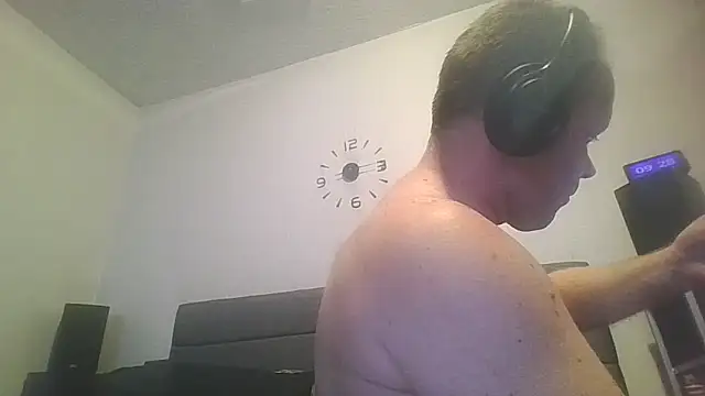 Snapshot of devlink22 chatting on December 17, 2:28 am devlink22 online show from December 17, 2:28 am