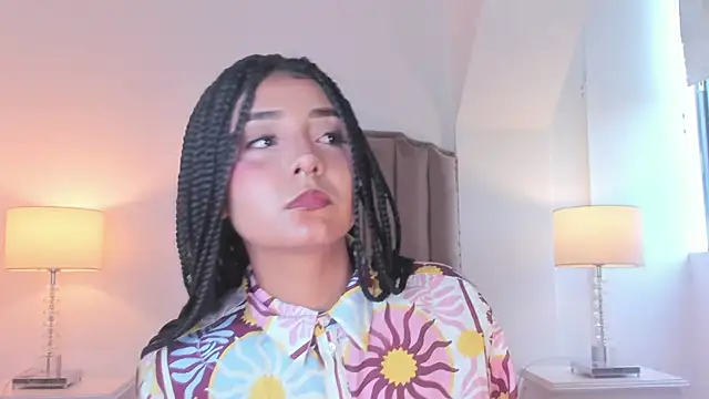 Emma Torres   online show from June 29, 12:38 pm