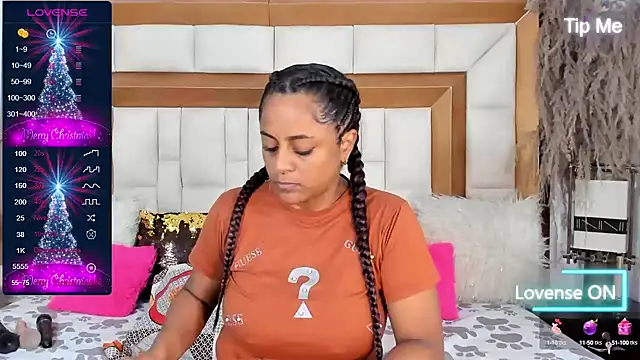 Snapshot of BellaKarla chatting on December 24, 2:12 pm BellaKarla online show from December 24, 2:12 pm