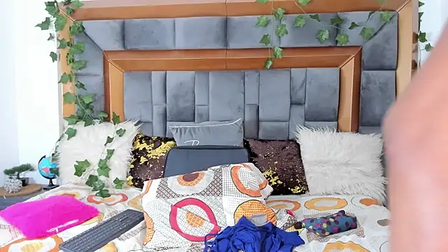 Snapshot of BellaKarla chatting on March 10, 7:50 pm BellaKarla online show from March 10, 7:50 pm