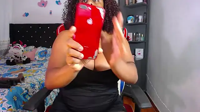 BellaKarla online show from May 15, 11:45 pm