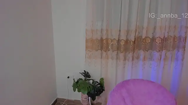 Snapshot of annie_barozzi chatting on June 18, 2:43 pm annie barozzi online show from June 18, 2:43 pm