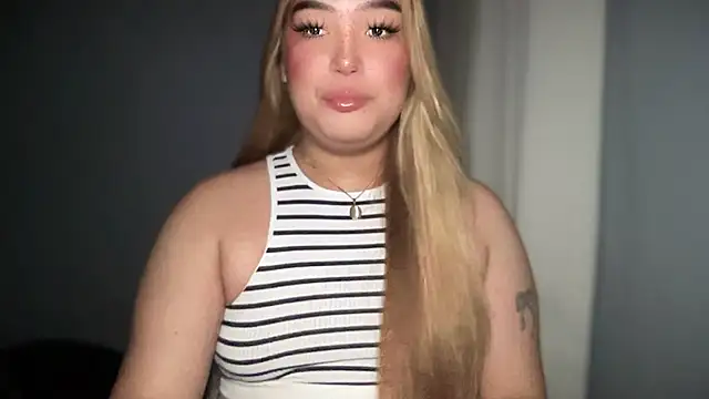 Snapshot of MissCataleyaxxx chatting on October 14, 2:01 am MissCataleyaxxx online show from October 14, 2:01 am