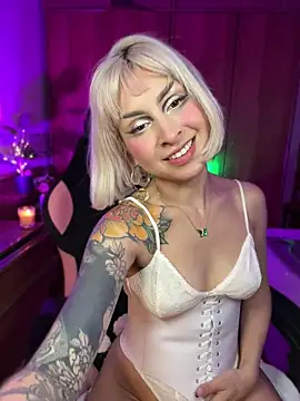 Cinamoonn online show from May 29, 11:47 pm