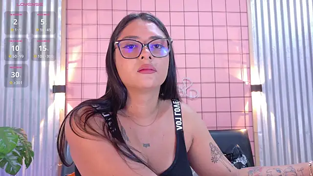 mensia hernandz online show from August 3, 1:16 pm
