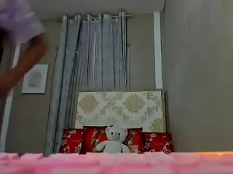 Snapshot of lady_kim_boner chatting on December 22, 7:22 am lady kim boner online show from December 22, 7:22 am