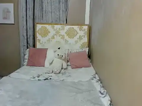 Snapshot of lady_kim_boner chatting on February 27, 12:34 pm lady kim boner online show from February 27, 12:34 pm