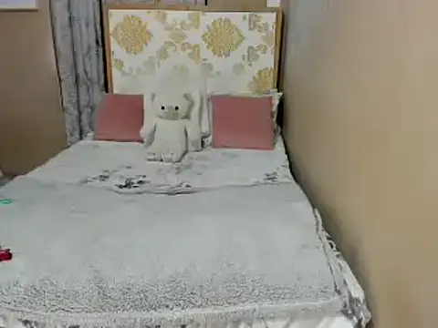 Snapshot of lady_kim_boner chatting on March 4, 3:00 am lady kim boner online show from March 4, 3:00 am