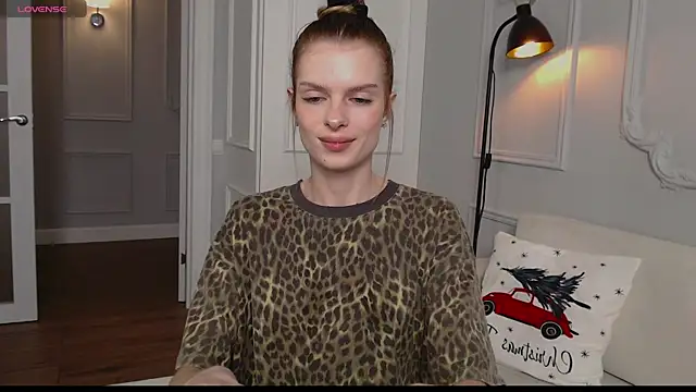 Snapshot of ly_lydia chatting on December 27, 3:53 am ly lydia online show from December 27, 3:53 am
