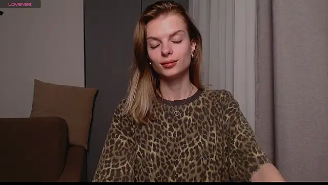 Snapshot of ly_lydia chatting on February 1, 4:35 am ly lydia online show from February 1, 4:35 am