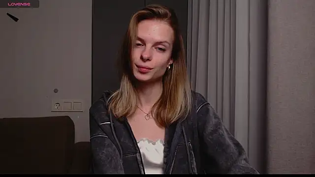 Snapshot of ly_lydia chatting on February 6, 3:06 am ly lydia online show from February 6, 3:06 am