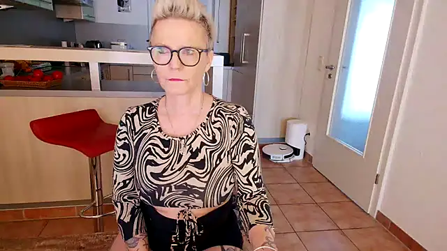 German Milf online show from January 13, 1:39 pm